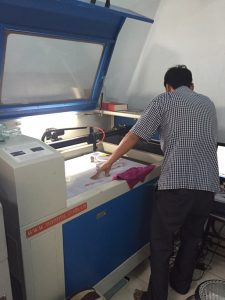 Máy khắc laser