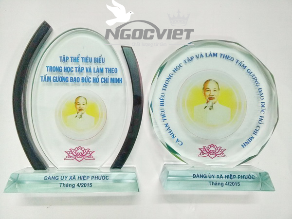 Kỷ niệm chương thủy tinh in film