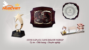 bảng vinh danh gỗ đồng nhập khẩu Italia